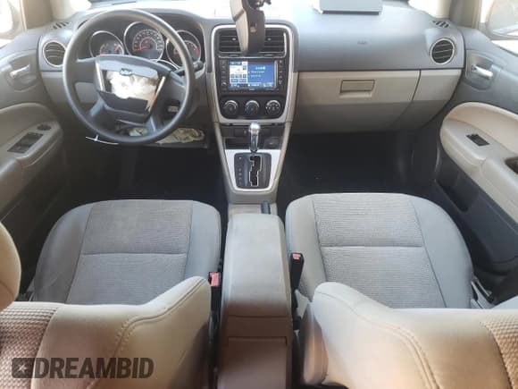 ✅ 2011 Dodge Caliber Mainstreet • VIN: 1B3CB3HA5BD131170 • Лот: 79625954. Опубликован ранее на Copart с пробегом 135 690 миль. Бесплатный доступ к архиву аукционных продаж из США и подробный отчёт об истории автомобиля на DreamBid. Изображение 8.