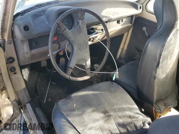 ✅ 1975 Volkswagen Beetle • VIN: 1342531579 • Lot: 46537415. Wystawiony na Copart z przebiegiem 48 724 mil. Bezpłatny archiwum sprzedaży aukcyjnych z USA i szczegółowy raport historii pojazdu na DreamBid. Zdjęcie 8.