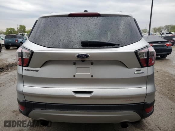 ✅ 2017 Ford Escape SE • VIN: 1FMCU9GD6HUD51123 • Lot: 54655065. Wystawiony na Copart z przebiegiem 131 275 mil. Bezpłatny archiwum sprzedaży aukcyjnych z USA i szczegółowy raport historii pojazdu na DreamBid. Zdjęcie 6.