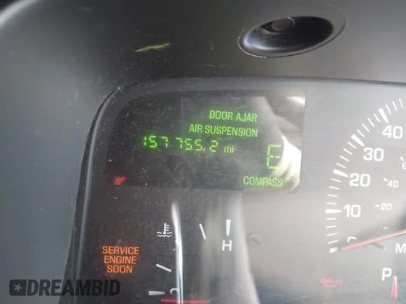 ✅ 2002 Lincoln Town Car Signature • VIN: 1LNHM82W72Y614339 • Lot: 43874876. Listed on IAAI with 157,755 mi. Free auction sales archive from the USA and detailed vehicle history report at DreamBid. Image 7.