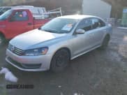 ✅ 2013 Volkswagen Passat S • VIN: 1VWAP7A35DC059211 • Lot: 41285813. Wystawiony na IAAI z przebiegiem Nie podano. Bezpłatny archiwum sprzedaży aukcyjnych z USA i szczegółowy raport historii pojazdu na DreamBid. Zdjęcie 2.