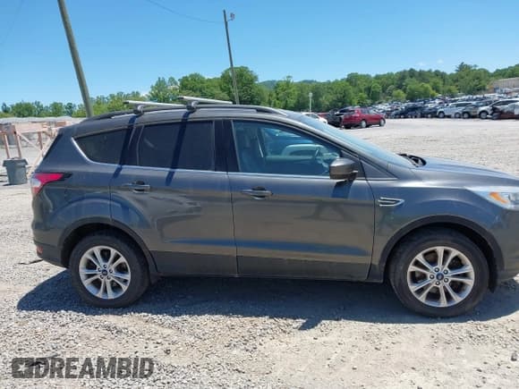 ✅ 2017 Ford Escape SE • VIN: 1FMCU9G9XHUD90910 • Lot: 42333320. Wystawiony na IAAI z przebiegiem 103 073 mil. Bezpłatny archiwum sprzedaży aukcyjnych z USA i szczegółowy raport historii pojazdu na DreamBid. Zdjęcie 13.