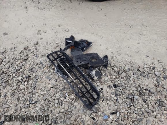 ✅ 1999 BMW Z3 2.8 • VIN: 4USCH3331XLF70334 • Лот: 84403104. Опубликован ранее на Copart с пробегом 78 273 миль. Бесплатный доступ к архиву аукционных продаж из США и подробный отчёт об истории автомобиля на DreamBid. Изображение 12.