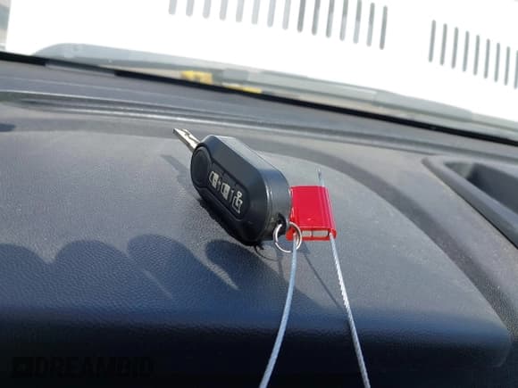 ✅ 2020 Ram ProMaster Cargo • VIN: 3C6URVJG2LE120353 • Lot: 42553717. Listed on IAAI with 30,122 mi. Free auction sales archive from the USA and detailed vehicle history report at DreamBid. Image 11.