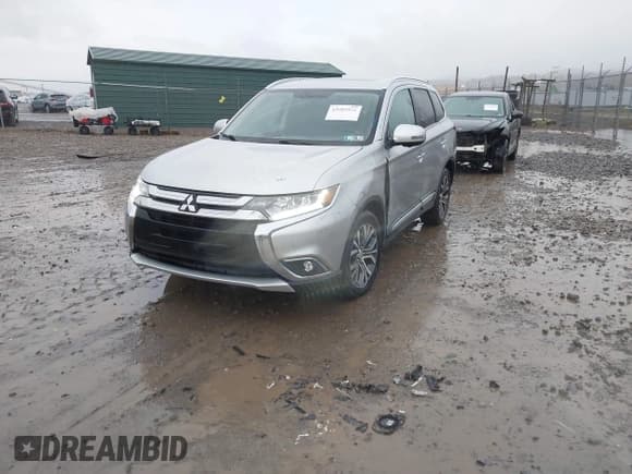✅ 2018 Mitsubishi Outlander ES • VIN: JA4AZ3A33JZ010565 • Lot: 43589921. Wystawiony na IAAI z przebiegiem 87 376 mil. Bezpłatny archiwum sprzedaży aukcyjnych z USA i szczegółowy raport historii pojazdu na DreamBid. Zdjęcie 17.