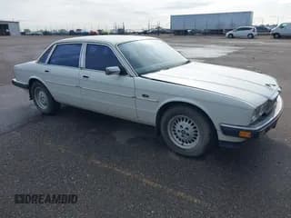✅ 1989 Jaguar XJ • VIN: SAJHY1541KC567978 • Lot: 42153607. Listed on IAAI with 74,202 mi. Free auction sales archive from the USA and detailed vehicle history report at DreamBid. Image 1.
