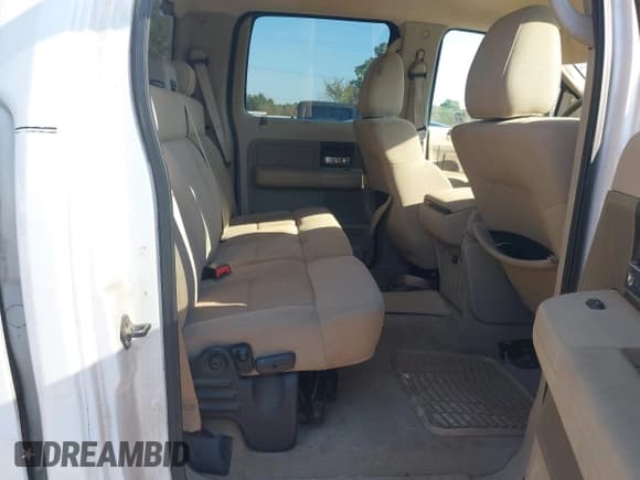 ✅ 2005 Ford F-150 XLT • VIN: 1FTPW14505KE06364 • Lot: 43413719. Wystawiony na IAAI z przebiegiem 189 453 mil. Bezpłatny archiwum sprzedaży aukcyjnych z USA i szczegółowy raport historii pojazdu na DreamBid. Zdjęcie 8.