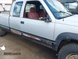 ✅ 1995 Chevrolet Silverado 2500 • VIN: 1GCGK29F3SE274603 • Lot: 43355211. Wystawiony na IAAI z przebiegiem 197 837 mil. Bezpłatny archiwum sprzedaży aukcyjnych z USA i szczegółowy raport historii pojazdu na DreamBid. Zdjęcie 6.