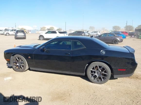 ✅ 2016 Dodge Challenger R/T Scat Pack • VIN: 2C3CDZFJ2GH101492 • Lot: 43676871. Wystawiony na IAAI z przebiegiem 110 315 mil. Bezpłatny archiwum sprzedaży aukcyjnych z USA i szczegółowy raport historii pojazdu na DreamBid. Zdjęcie 14.