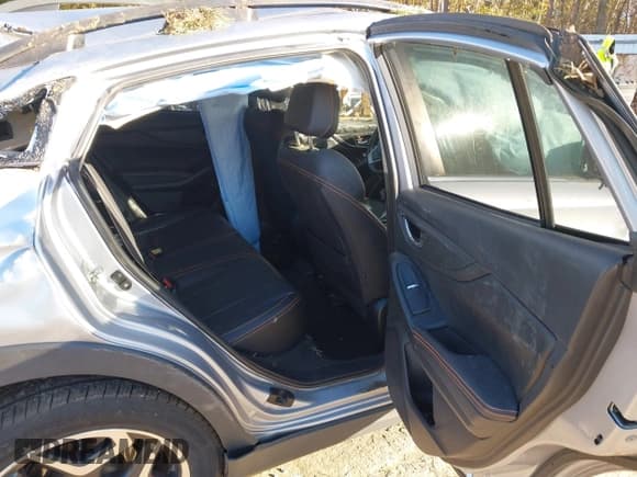 ✅ 2018 Subaru Crosstrek Limited • VIN: JF2GTAJC3JH238420 • Lot: 43585791. Listed on IAAI with 91,148 mi. Free auction sales archive from the USA and detailed vehicle history report at DreamBid. Image 8.