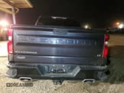 ✅ 2022 Chevrolet Silverado 1500 LT Trail Boss • VIN: 3GCUDFED8NG656468 • Lot: 84808744. Wystawiony na Copart z przebiegiem 50 162 mil. Bezpłatny archiwum sprzedaży aukcyjnych z USA i szczegółowy raport historii pojazdu na DreamBid. Zdjęcie 6.