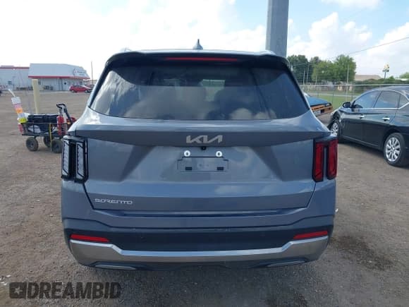 ✅ 2025 Kia Sorento S • VIN: 5XYRL4JC6SG337400 • Lot: 43512768. Listed on IAAI with 10,681 mi. Free auction sales archive from the USA and detailed vehicle history report at DreamBid. Image 17.