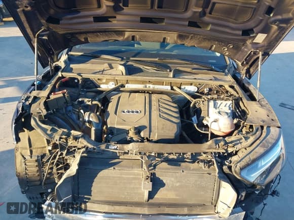 ✅ 2022 Audi Q5 S line Premium Plus • VIN: WA1EAAFY3N2015846 • Lot: 43568157. Wystawiony na IAAI z przebiegiem 39 441 mil. Bezpłatny archiwum sprzedaży aukcyjnych z USA i szczegółowy raport historii pojazdu na DreamBid. Zdjęcie 10.