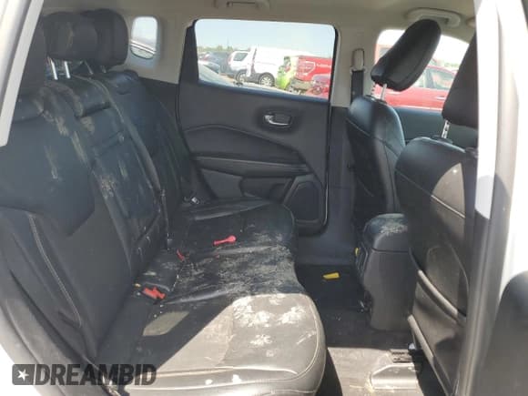 ✅ 2019 Jeep Compass Latitude • VIN: 3C4NJDBB4KT690639 • Lot: 65520185. Wystawiony na Copart z przebiegiem 77 257 mil. Bezpłatny archiwum sprzedaży aukcyjnych z USA i szczegółowy raport historii pojazdu na DreamBid. Zdjęcie 10.