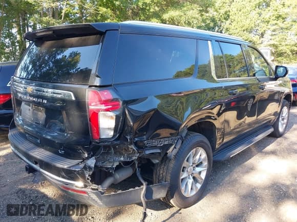 ✅ 2021 Chevrolet Suburban LT • VIN: 1GNSKCKD1MR382911 • Lot: 43016739. Wystawiony na IAAI z przebiegiem 210 049 mil. Bezpłatny archiwum sprzedaży aukcyjnych z USA i szczegółowy raport historii pojazdu na DreamBid. Zdjęcie 4.