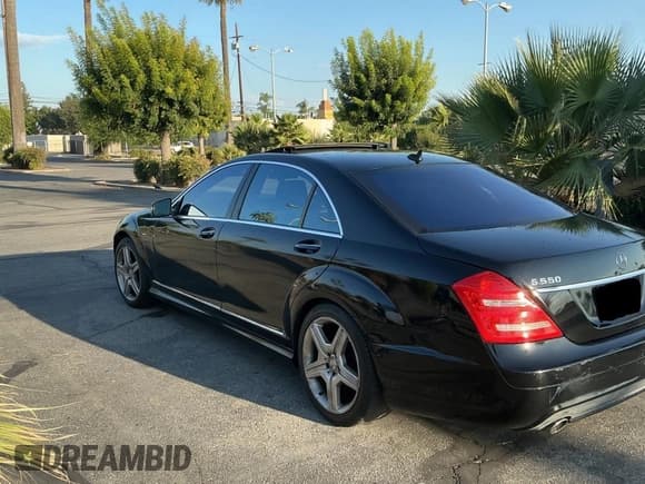 ✅ 2009 Mercedes-Benz S 550 • VIN: WDDNG71X29A252237 • Lot: 84054305. Wystawiony na Copart z przebiegiem 180 500 mil. Bezpłatny archiwum sprzedaży aukcyjnych z USA i szczegółowy raport historii pojazdu na DreamBid. Zdjęcie 3.