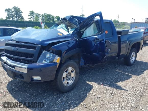 ✅ 2011 Chevrolet Silverado 1500 LT • VIN: 1GCRKSE33BZ463135 • Lot: 42979352. Wystawiony na IAAI z przebiegiem Nie podano. Bezpłatny archiwum sprzedaży aukcyjnych z USA i szczegółowy raport historii pojazdu na DreamBid. Zdjęcie 20.
