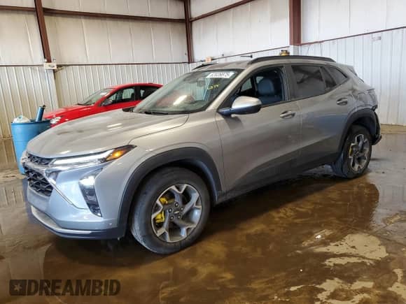 2024 Chevrolet Trax LT с VIN KL77LHE25RC061416, выставлен на аукционе Copart как лот 62026875 с пробегом 43 409 миль миль и Списание • Salvage title. История ставок и продаж доступна на DreamBid. Изображение 1.