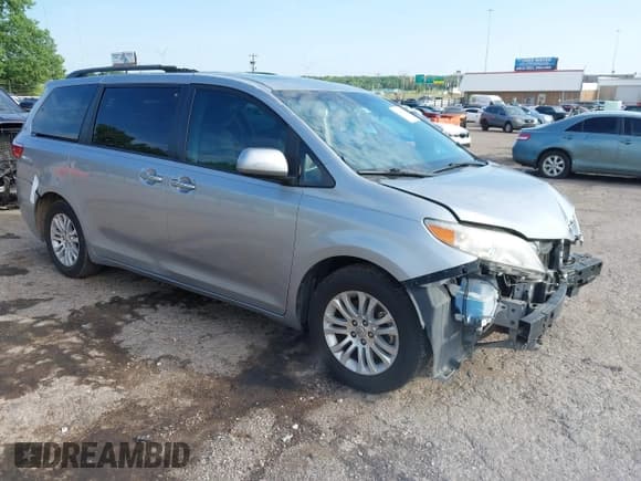 ✅ 2017 Toyota Sienna XLE Auto Access Seat • VIN: 5TDYZ3DC7HS821927 • Лот: 42445924. Опубликован ранее на IAAI с пробегом 205 349 миль. Бесплатный доступ к архиву аукционных продаж из США и подробный отчёт об истории автомобиля на DreamBid. Изображение 1.