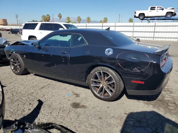 ✅ 2016 Dodge Challenger R/T Scat Pack • VIN: 2C3CDZFJ9GH305450 • Lot: 87227555. Wystawiony na Copart z przebiegiem 268 994 mil. Bezpłatny archiwum sprzedaży aukcyjnych z USA i szczegółowy raport historii pojazdu na DreamBid. Zdjęcie 2.