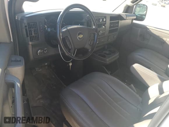 ✅ 2020 Chevrolet Express Cargo • VIN: 1GCWGAFP6L1155618 • Lot: 90982435. Listed on Copart with 121,751 mi. Free auction sales archive from the USA and detailed vehicle history report at DreamBid. Image 8.