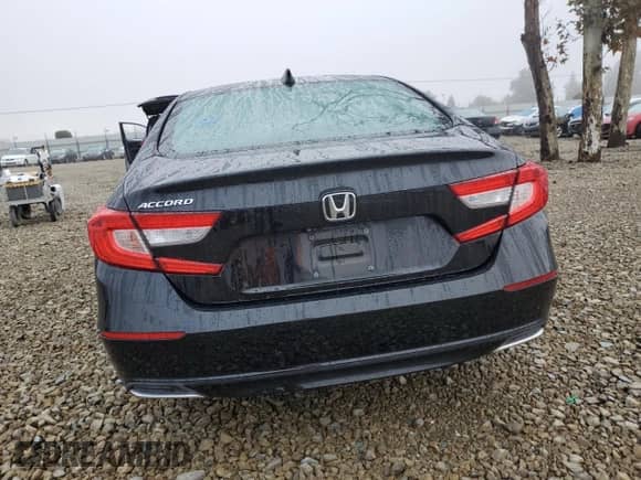 2018 Honda Accord EX-L z VIN 1HGCV1F57JA100293, wystawiony jako Copart lot #82453115 z przebiegiem 112 176 mil mil oraz Szkoda całkowita • Salvage title. Historia ofert i sprzedaży dostępna na DreamBid. Obrazek 6.