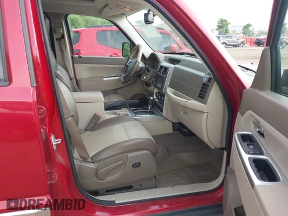 ✅ 2008 Jeep Liberty Limited • VIN: 1J8GN58K88W159739 • Лот: 42831594. Опубликован ранее на IAAI с пробегом 232 926 миль. Бесплатный доступ к архиву аукционных продаж из США и подробный отчёт об истории автомобиля на DreamBid. Изображение 5.