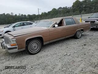 ✅ 1988 Cadillac Brougham • VIN: 1G6DW51Y5J9727006 • Lot: 70573614. Wystawiony na Copart z przebiegiem 34 628 mil. Bezpłatny archiwum sprzedaży aukcyjnych z USA i szczegółowy raport historii pojazdu na DreamBid. Zdjęcie 1.