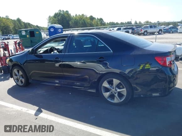 ✅ 2014 Toyota Camry XLE • VIN: 4T1BK1FK1EU549736 • Lot: 43361326. Wystawiony na IAAI z przebiegiem 163 519 mil. Bezpłatny archiwum sprzedaży aukcyjnych z USA i szczegółowy raport historii pojazdu na DreamBid. Zdjęcie 15.