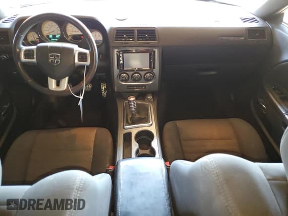 ✅ 2013 Dodge Challenger R/T • VIN: 2C3CDYBT4DH674598 • Lot: 49915445. Wystawiony na Copart z przebiegiem 185 158 mil. Bezpłatny archiwum sprzedaży aukcyjnych z USA i szczegółowy raport historii pojazdu na DreamBid. Zdjęcie 8.