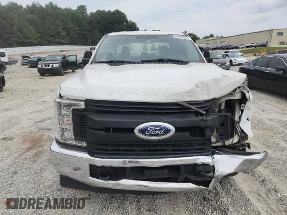 ✅ 2019 Ford F-250 XL • VIN: 1FT7X2A6XKEF63264 • Lot: 81758035. Listed on Copart with 111,999 mi. Free auction sales archive from the USA and detailed vehicle history report at DreamBid. Image 5.