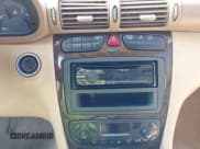 ✅ 2002 Mercedes-Benz C 230/260/280/320 • VIN: WDBRF64J52E001466 • Lot: 41984606. Wystawiony na IAAI z przebiegiem 122 482 mil. Bezpłatny archiwum sprzedaży aukcyjnych z USA i szczegółowy raport historii pojazdu na DreamBid. Zdjęcie 13.