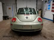 ✅ 2008 Volkswagen Beetle S • VIN: 3VWRW31CX8M521720 • Lot: 92443415. Wystawiony na Copart z przebiegiem 101 865 mil. Bezpłatny archiwum sprzedaży aukcyjnych z USA i szczegółowy raport historii pojazdu na DreamBid. Zdjęcie 6.