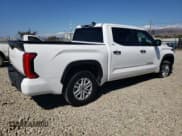 ✅ 2024 Toyota Tundra SR5 • VIN: 5TFLA5DB1RX209450 • Lot: 81627945. Wystawiony na Copart z przebiegiem 9 284 mil. Bezpłatny archiwum sprzedaży aukcyjnych z USA i szczegółowy raport historii pojazdu na DreamBid. Zdjęcie 3.