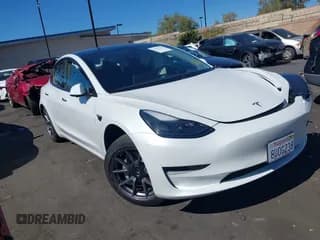 ✅ 2021 Tesla Model 3 Standard Range Plus • VIN: 5YJ3E1EA6MF873765 • Lot: 43472118. Wystawiony na IAAI z przebiegiem 9 279 mil. Bezpłatny archiwum sprzedaży aukcyjnych z USA i szczegółowy raport historii pojazdu na DreamBid. Zdjęcie 1.