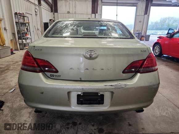 ✅ 2010 Toyota Avalon XLS • VIN: 4T1BK3DB7AU353406 • Lot: 81708855. Listed on Copart with 175,754 mi. Free auction sales archive from the USA and detailed vehicle history report at DreamBid. Image 6.