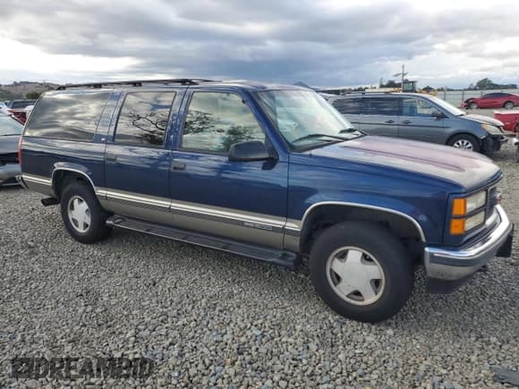 ✅ 1999 GMC Suburban • VIN: 3GKFK16R1XG551208 • Lot: 86731235. Listed on Copart with 123,719 mi. Free auction sales archive from the USA and detailed vehicle history report at DreamBid. Image 4.