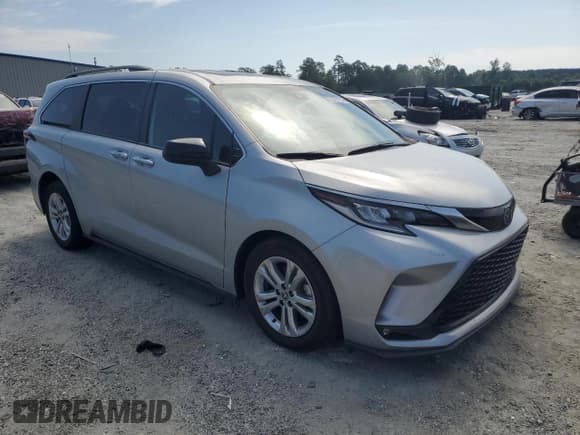 ✅ 2022 Toyota Sienna XSE • VIN: 5TDXSKFC9NS066993 • Lot: 62767775. Wystawiony na Copart z przebiegiem 79 898 mil. Bezpłatny archiwum sprzedaży aukcyjnych z USA i szczegółowy raport historii pojazdu na DreamBid. Zdjęcie 4.