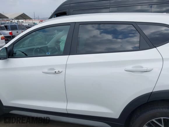 ✅ 2020 Hyundai Tucson SEL • VIN: KM8J33AL8LU176728 • Lot: 37715496. Listed on IAAI with 32,625 mi. Free auction sales archive from the USA and detailed vehicle history report at DreamBid. Image 14.