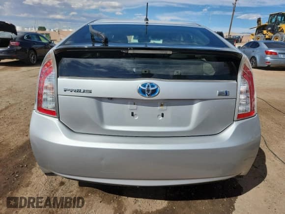 ✅ 2015 Toyota Prius Two • VIN: JTDKN3DU4F0413637 • Lot: 80126185. Listed on Copart with 115,509 mi. Free auction sales archive from the USA and detailed vehicle history report at DreamBid. Image 6.