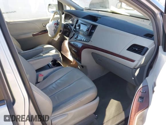 ✅ 2011 Toyota Sienna Limited • VIN: 5TDYK3DC0BS144053 • Lot: 43415700. Listed on IAAI with 189,013 mi. Free auction sales archive from the USA and detailed vehicle history report at DreamBid. Image 5.