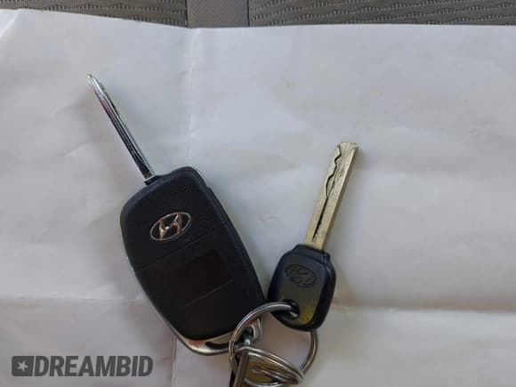 ✅ 2017 Hyundai Sonata SE • VIN: 5NPE24AF3HH579039 • Lot: 39765677. Wystawiony na IAAI z przebiegiem 95 568 mil. Bezpłatny archiwum sprzedaży aukcyjnych z USA i szczegółowy raport historii pojazdu na DreamBid. Zdjęcie 11.