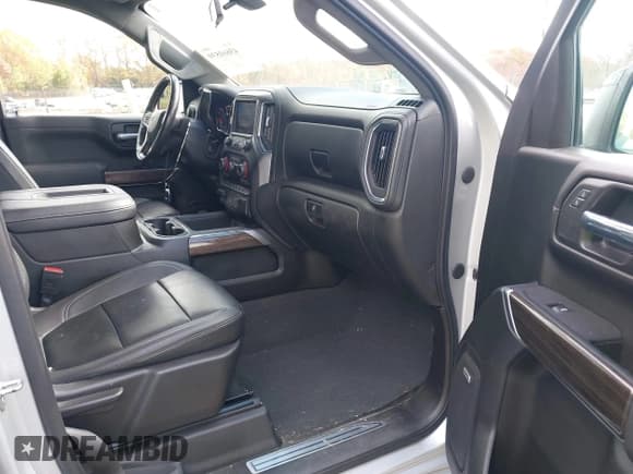 ✅ 2021 Chevrolet Silverado 1500 RST • VIN: 1GCUYEED6MZ305068 • Lot: 43660539. Wystawiony na IAAI z przebiegiem 56 550 mil. Bezpłatny archiwum sprzedaży aukcyjnych z USA i szczegółowy raport historii pojazdu na DreamBid. Zdjęcie 5.