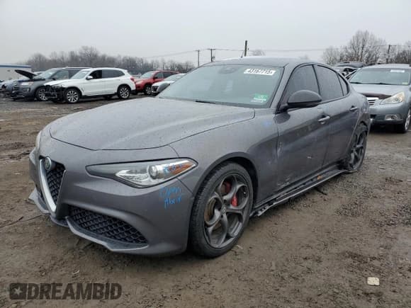 ✅ 2018 Alfa Romeo Giulia Ti Sport • VIN: ZARFAEEN0J7570863 • Lot: 43167715. Listed on Copart with 77,530 mi. Free auction sales archive from the USA and detailed vehicle history report at DreamBid. Image 1.