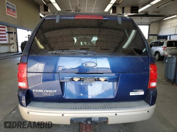 ✅ 2005 Ford Explorer Eddie Bauer • VIN: 1FMDU64K25UB54404 • Lot: 70653425. Listed on Copart with 91,884 mi. Free auction sales archive from the USA and detailed vehicle history report at DreamBid. Image 6.