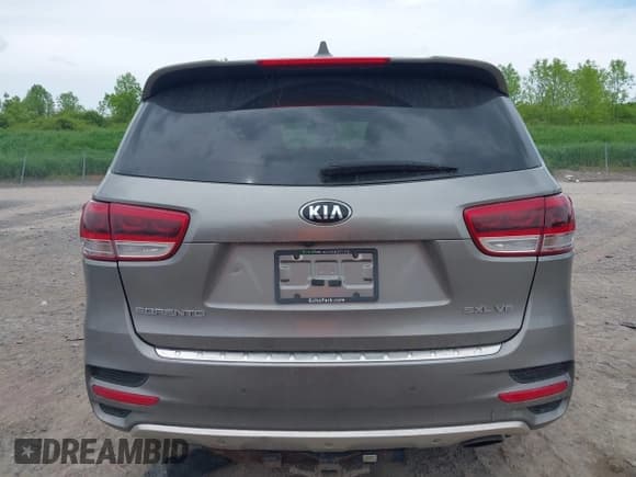 ✅ 2017 Kia Sorento SX • VIN: 5XYPKDA5XHG256694 • Lot: 42372975. Listed on IAAI with 164,815 mi. Free auction sales archive from the USA and detailed vehicle history report at DreamBid. Image 16.