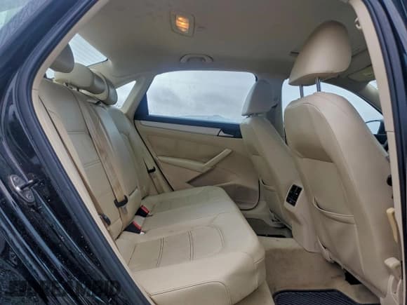 ✅ 2013 Volkswagen Passat SE • VIN: 1VWBN7A3XDC101110 • Lot: 94296835. Wystawiony na Copart z przebiegiem 71 889 mil. Bezpłatny archiwum sprzedaży aukcyjnych z USA i szczegółowy raport historii pojazdu na DreamBid. Zdjęcie 10.