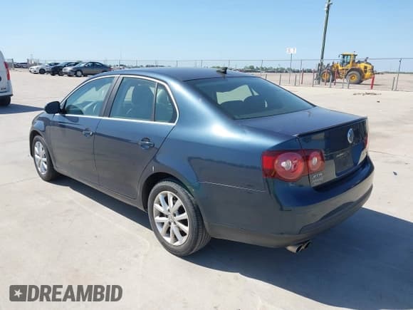 ✅ 2010 Volkswagen Jetta SE • VIN: 3VWRX7AJ1AM014794 • Lot: 42020259. Listed on IAAI with 226,798 mi. Free auction sales archive from the USA and detailed vehicle history report at DreamBid. Image 3.