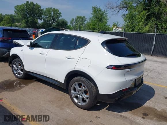 ✅ 2024 Dodge Hornet R/T • VIN: ZACPDFCW2R3A28421 • Lot: 42465763. Listed on IAAI with 34,761 mi. Free auction sales archive from the USA and detailed vehicle history report at DreamBid. Image 3.