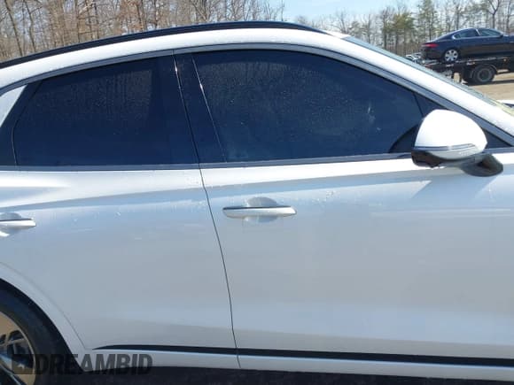 ✅ 2022 Genesis GV70 Sport • VIN: KMUMCDTC4NU039497 • Lot: 41668778. Wystawiony na IAAI z przebiegiem 31 545 mil. Bezpłatny archiwum sprzedaży aukcyjnych z USA i szczegółowy raport historii pojazdu na DreamBid. Zdjęcie 13.